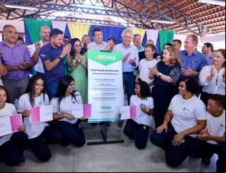 Caiado entrega nova sede de escola em São Domingos e reforça fim das unidades de placa no estado