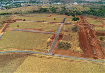 Vista aérea do terreno do novo Dianot, em Aparecida de Goiânia, mostra primeiras ruas e rotatórias abertas