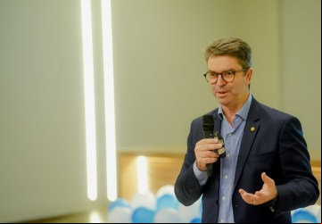 Secretário Rasível Santos mostra fluxograma de atendimento ao paciente com arbovirose