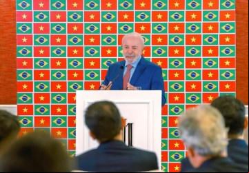 Lula durante coletiva de imprensa em Hanói, no Vietnã: "Faço questão de mostrar esse Brasil novo, que não tem ódio, não é negacionista e tem respeito aos parceiros de todos os países". (Foto: Ricardo Stuckert / PR)