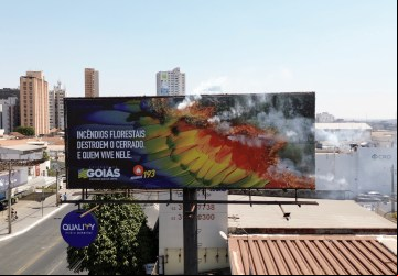 Campanha publicitária inovadora utilizou imagens realistas e simulação de fumaça: painéis possuem alto impacto visual e grande alcance