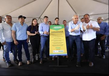 Caiado, Daniel e Sales inauguram asfalto na GO-338, em solenidade com a presença de auxiliares e prefeitos da região do Vale do São Patrício