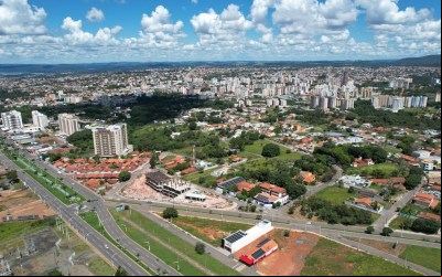 Nova lei proíbe cobrança de taxas por condomínios a turistas em Caldas Novas