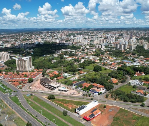 Nova lei proíbe cobrança de taxas por condomínios a turistas em Caldas Novas